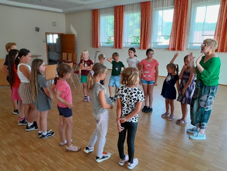 Agata und Kids beim Summer Workshop in St Stefan 2023